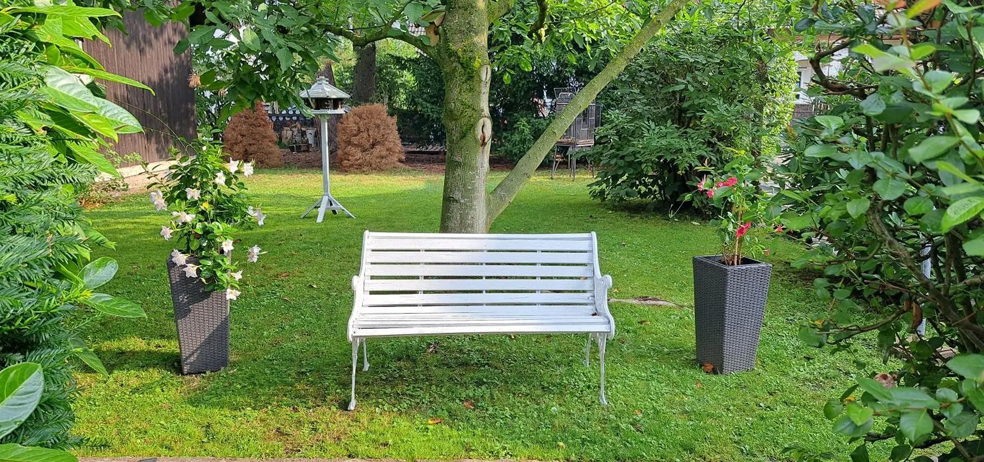 Bungalow an der Tanne mit überdachter Terrasse Düsseldorf Apartment